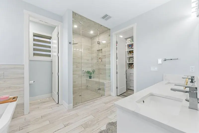 Bathroom cleaning transformation