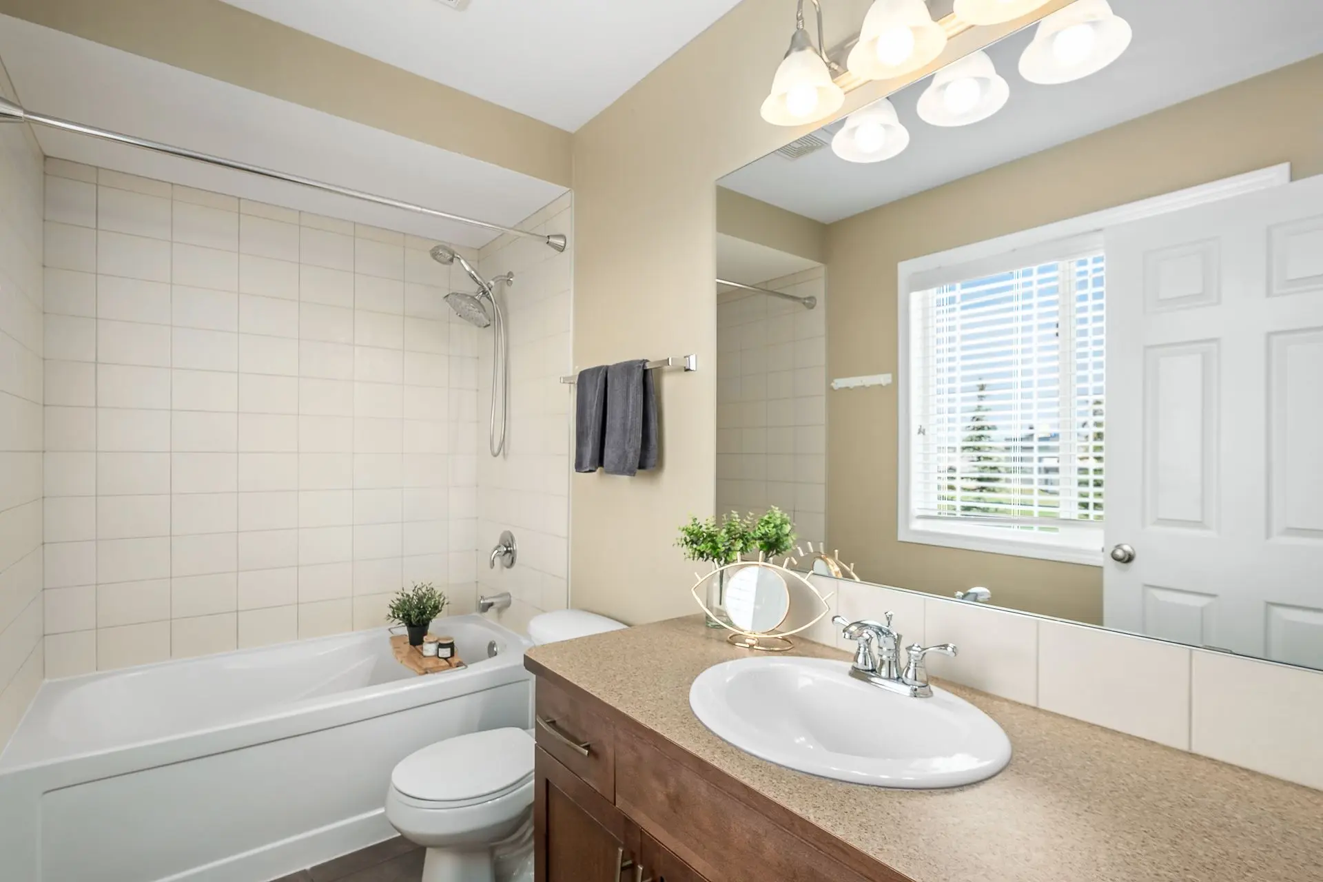 Bathroom cleaning transformation